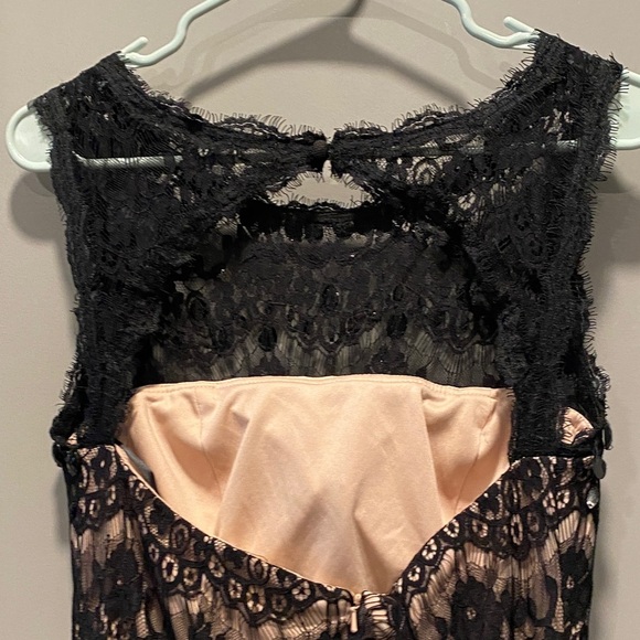 Betsy & Adam Elegant Black and Tan Lace Maxi Dress - Picture 6 of 12